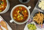 Sopa de tortilla casera: receta saludable y reconfortante para el clima frío